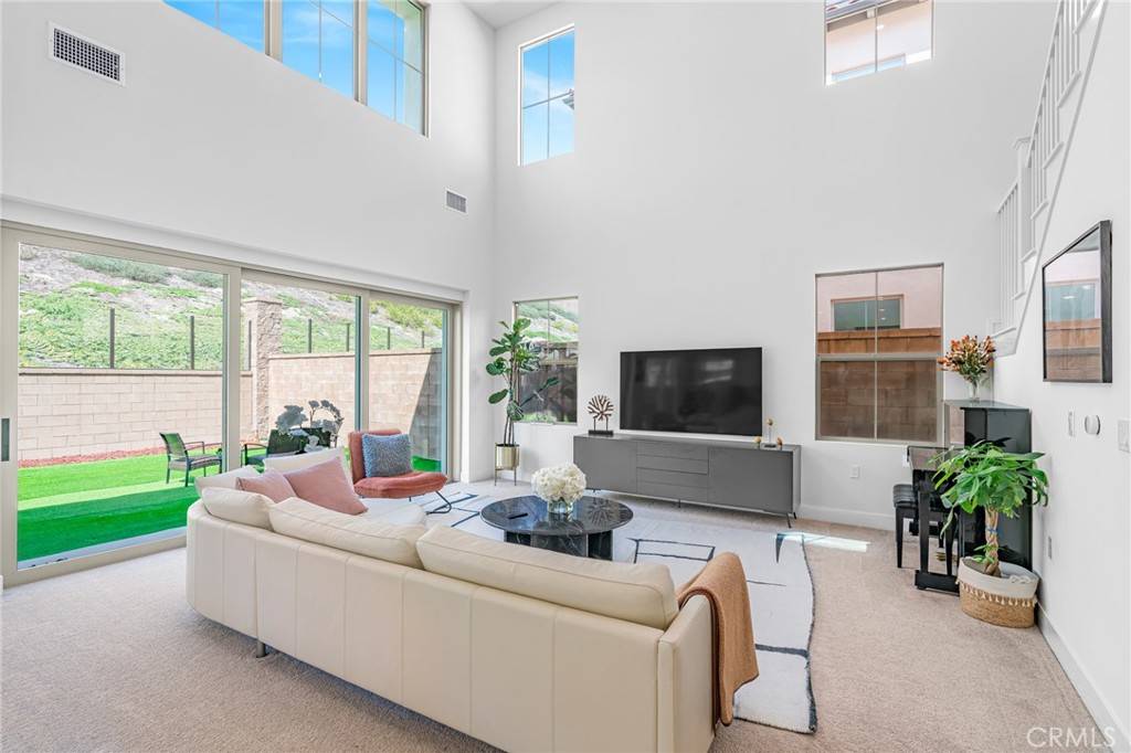 Irvine, CA 92618,100 Bright Star
