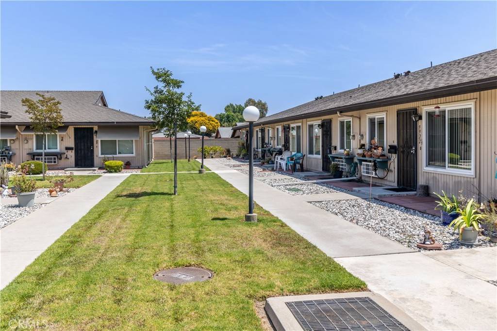 Bellflower, CA 90706,9924 Cedar ST