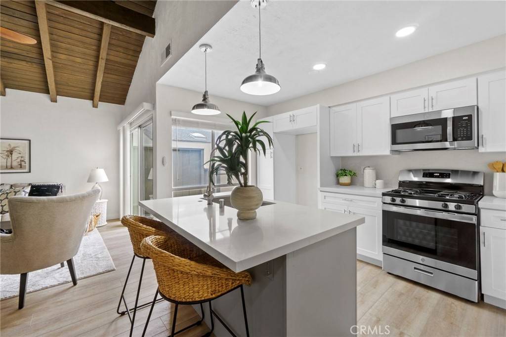 Santa Ana, CA 92704,2900 S Greenville S #H