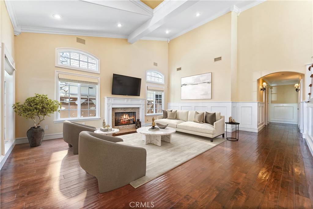 Huntington Beach, CA 92646,22052 Susan LN