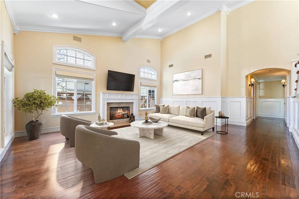 Huntington Beach, CA 92646,22052 Susan LN