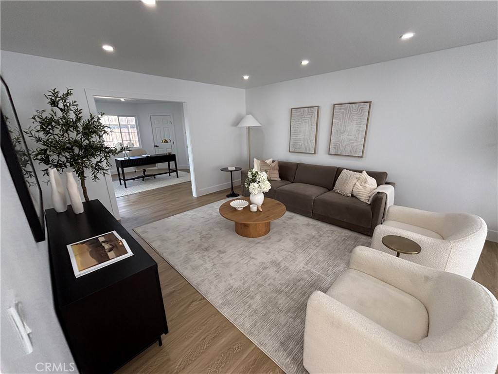 Huntington Beach, CA 92647,15882 Malm CIR