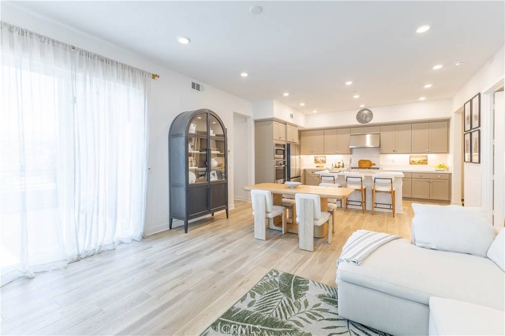 Irvine, CA 92618,147 Sash