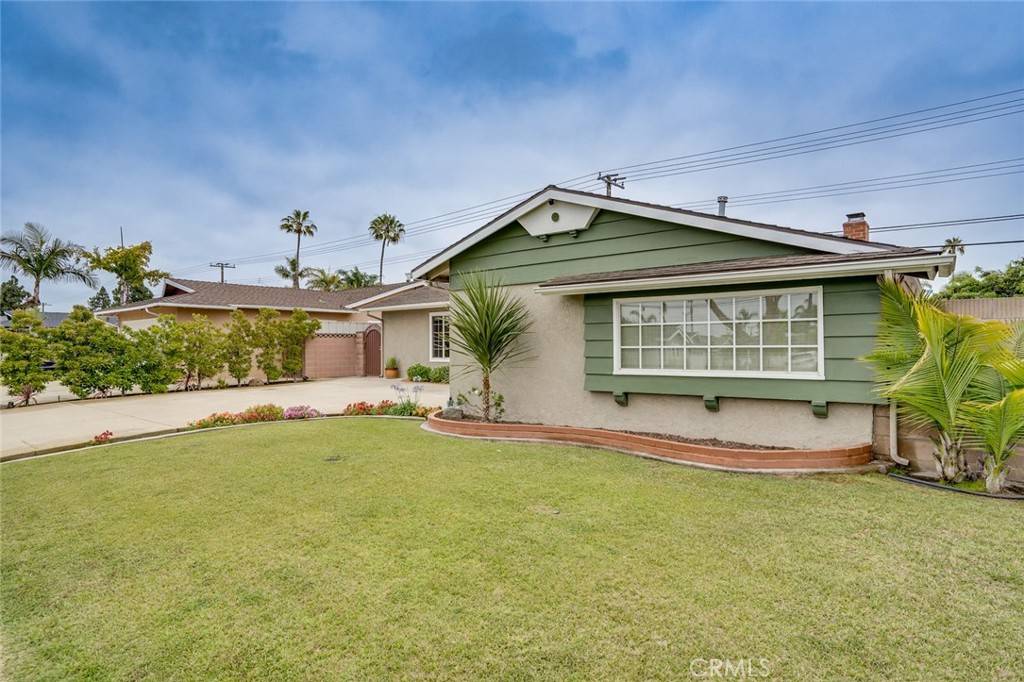 Huntington Beach, CA 92649,5202 Caliente DR