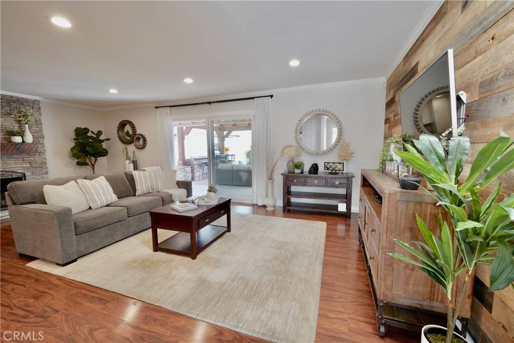 Huntington Beach, CA 92647,7642 Rhone LN