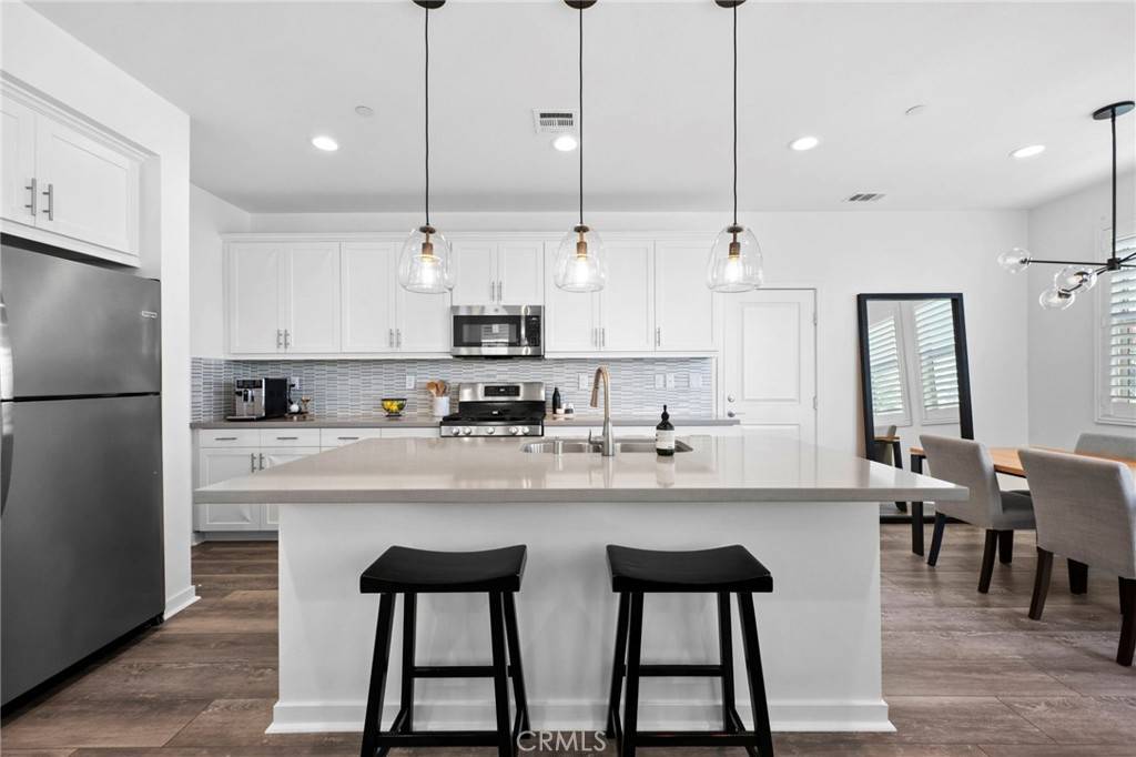 Corona, CA 92883,4171 Powell WAY #105