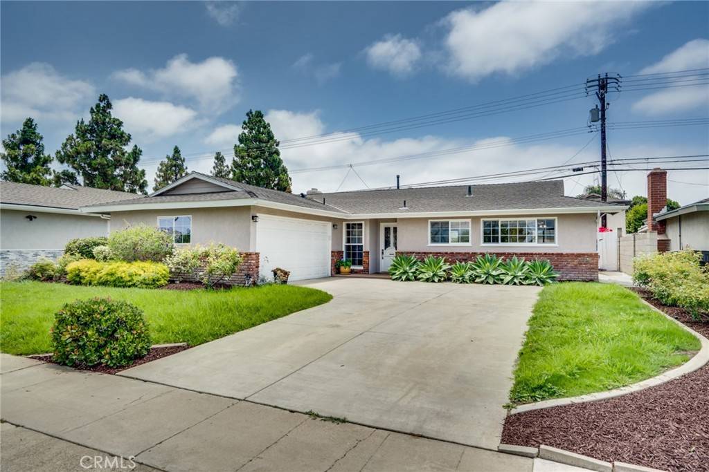 Huntington Beach, CA 92649,5272 Caliente DR
