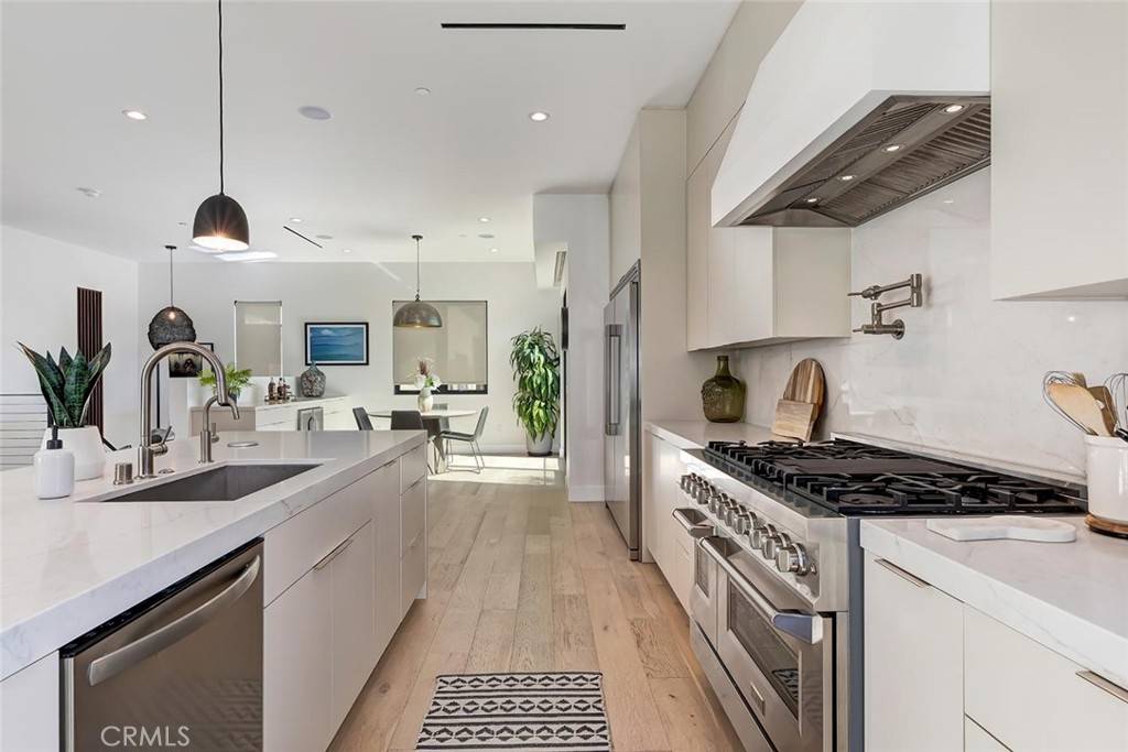 Hermosa Beach, CA 90254,622 1st PL