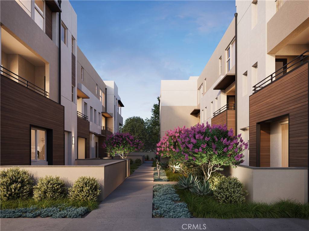 Santa Ana, CA 92705,707 S Lyon ST
