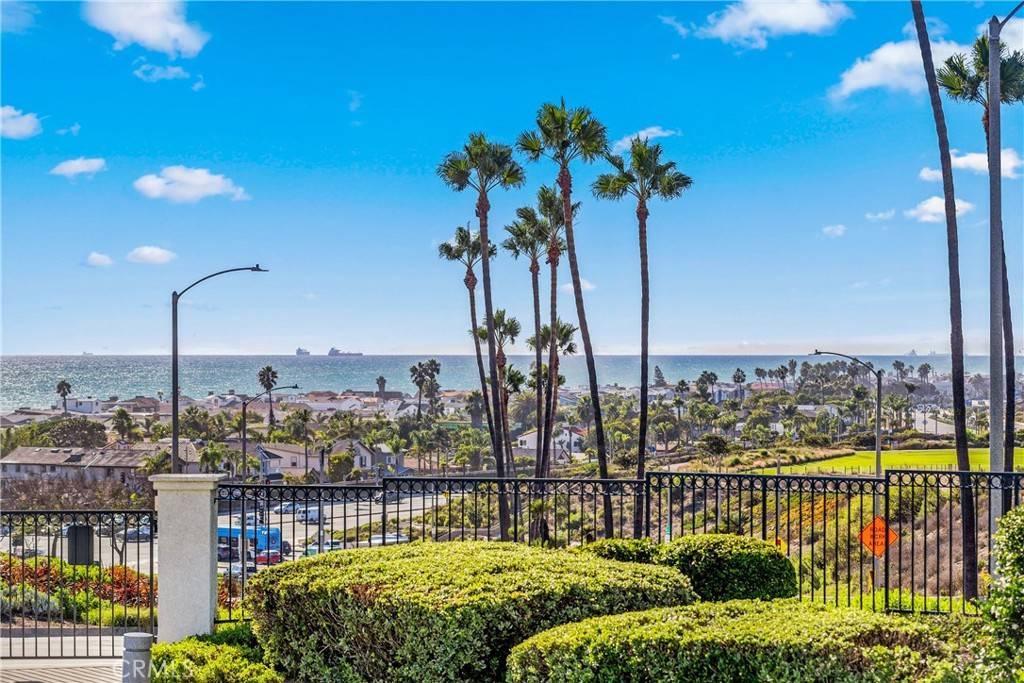 Newport Beach, CA 92663,200 Paris Lane #214