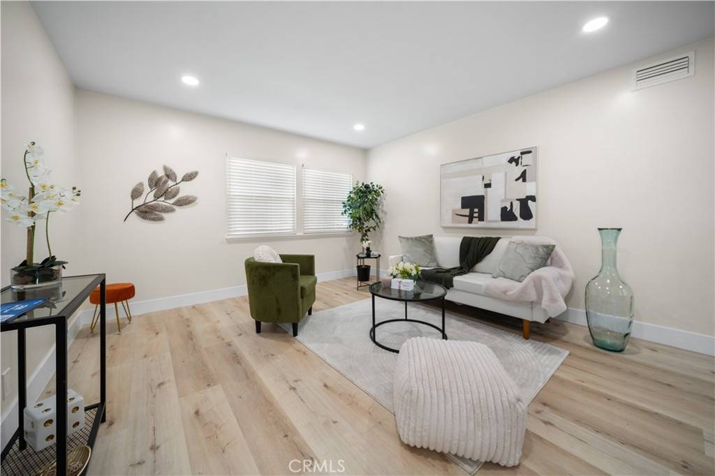 Los Angeles, CA 90016,5882 Bowcroft ST #2