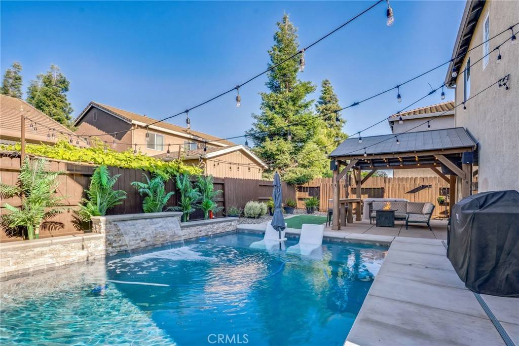 Riverbank, CA 95367,5422 Antique Rose Way