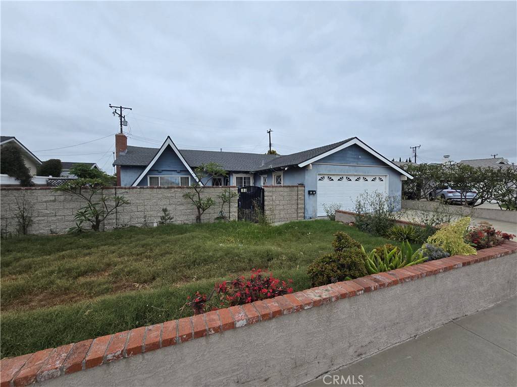 Huntington Beach, CA 92647,8171 Holland DR