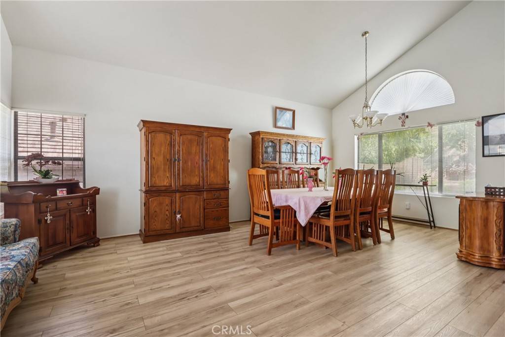 Saugus, CA 91350,22024 Jeffers LN