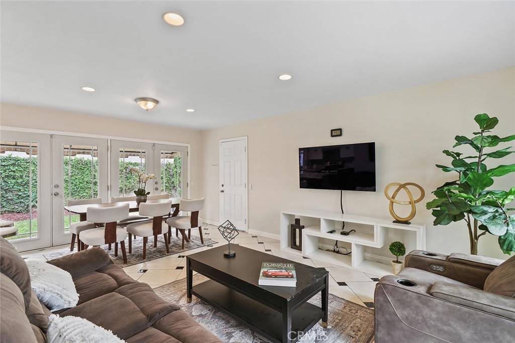 Lake Forest, CA 92630,22702 Islamare LN