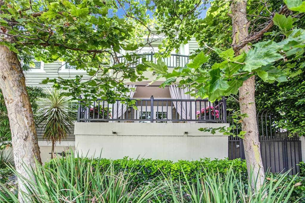 Valley Village, CA 91607,5101 Whitsett AVE #105