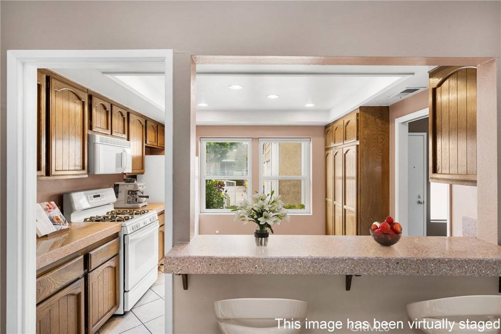 Irvine, CA 92604,10 Greenbriar #31