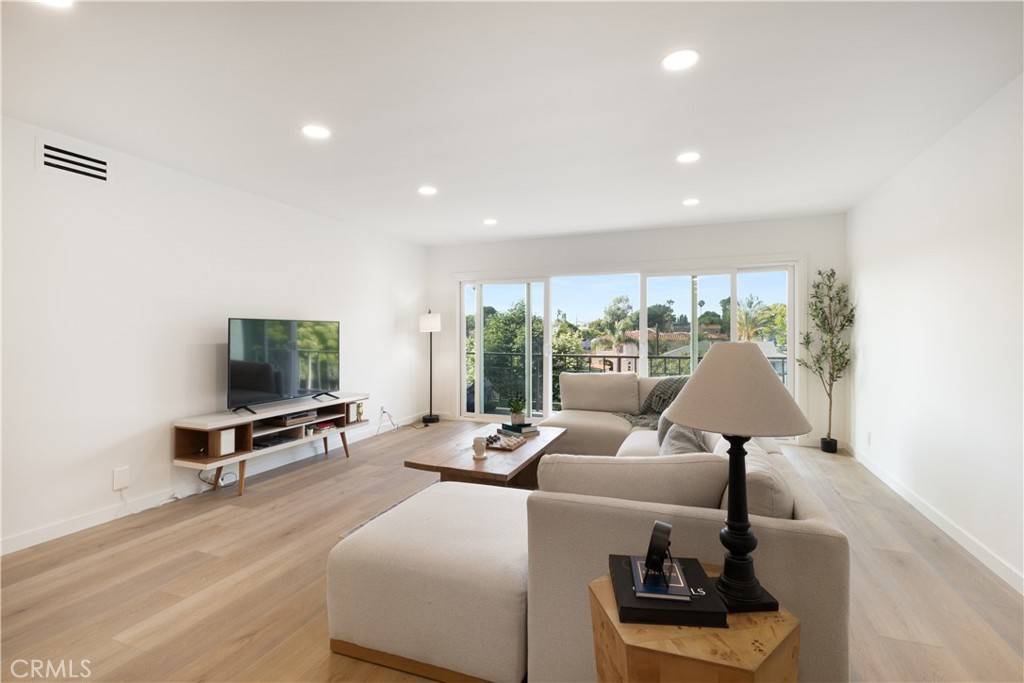 Long Beach, CA 90807,3695 Linden AVE #10C