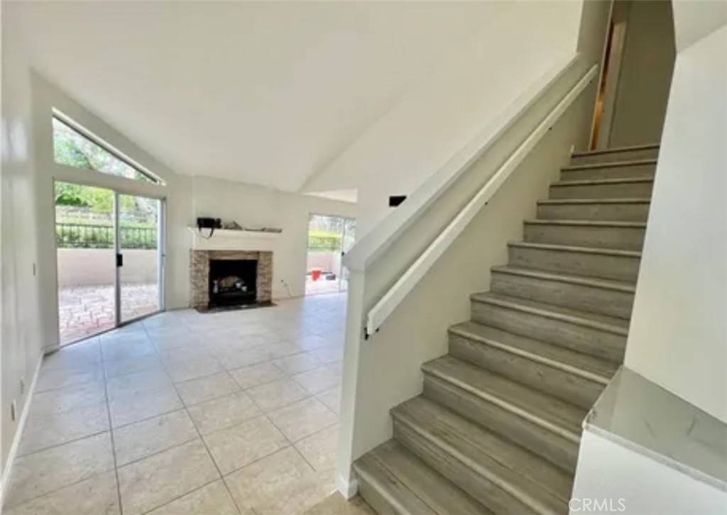 Irvine, CA 92612,193 Stanford CT #11