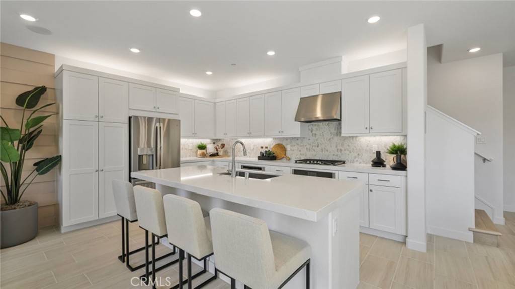 Santa Paula, CA 93060,508 Checkerbloom LN