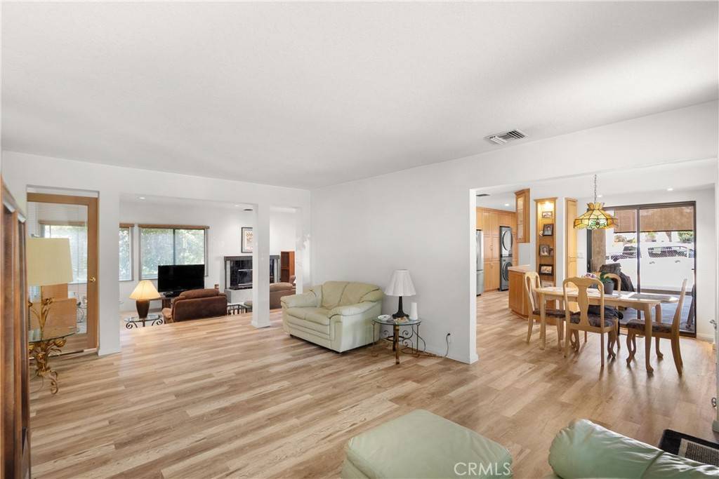 La Crescenta, CA 91214,3654 4th AVE