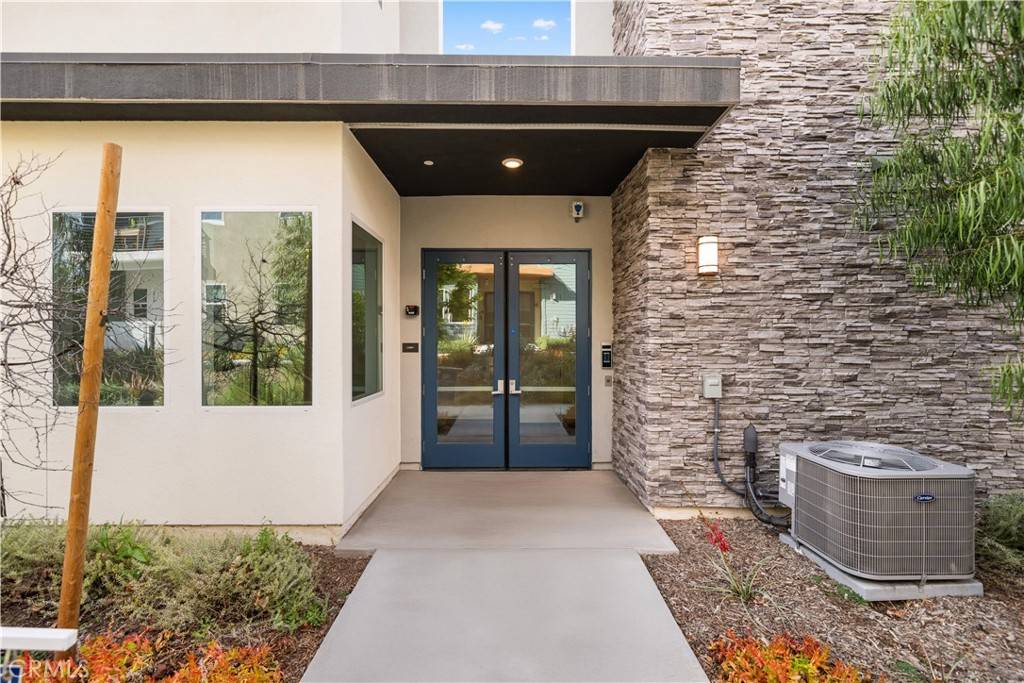 Irvine, CA 92618,189 Sash