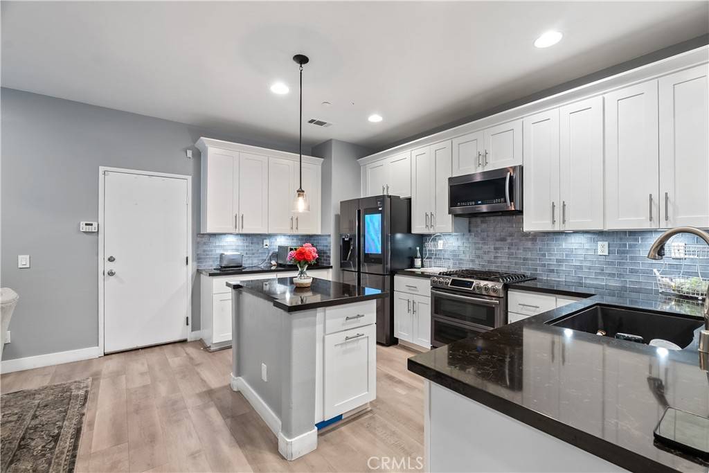Buena Park, CA 90621,39 Windward WAY