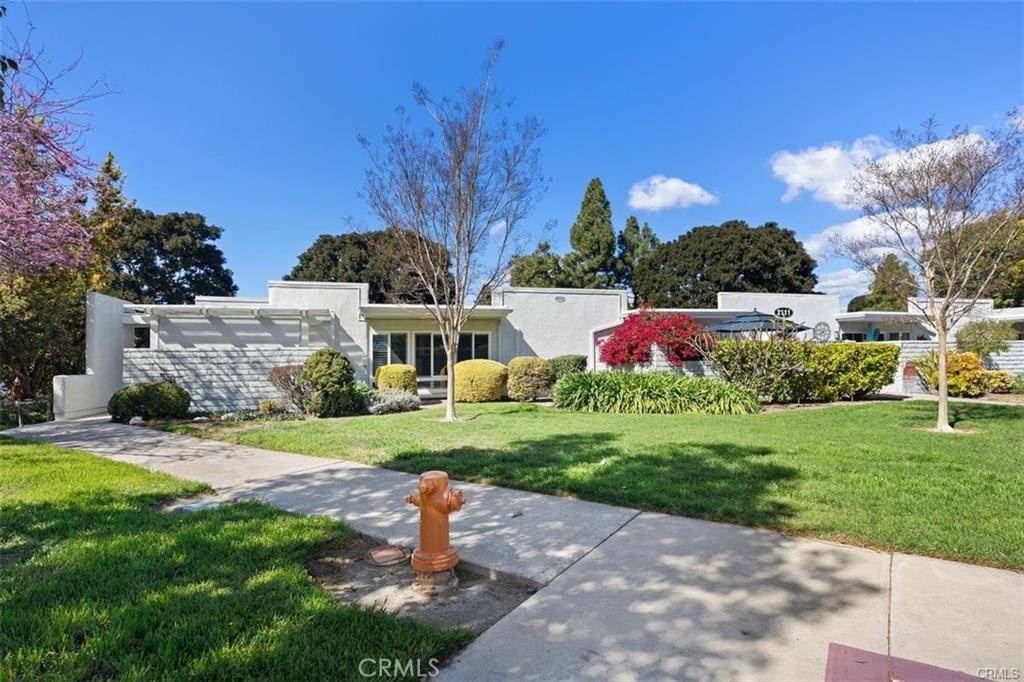 Laguna Woods, CA 92637,2111 Via Puerta #P