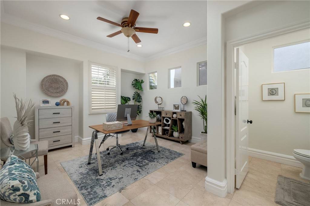 Huntington Beach, CA 92648,19084 Redford LN