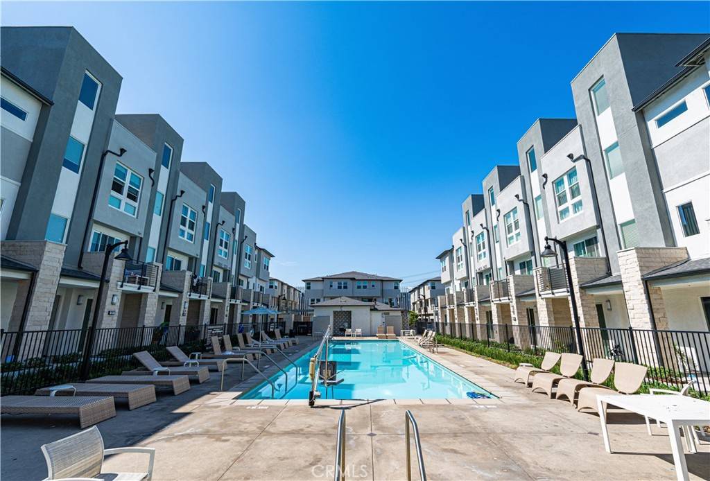 Anaheim, CA 92805,1535 CARA DR W