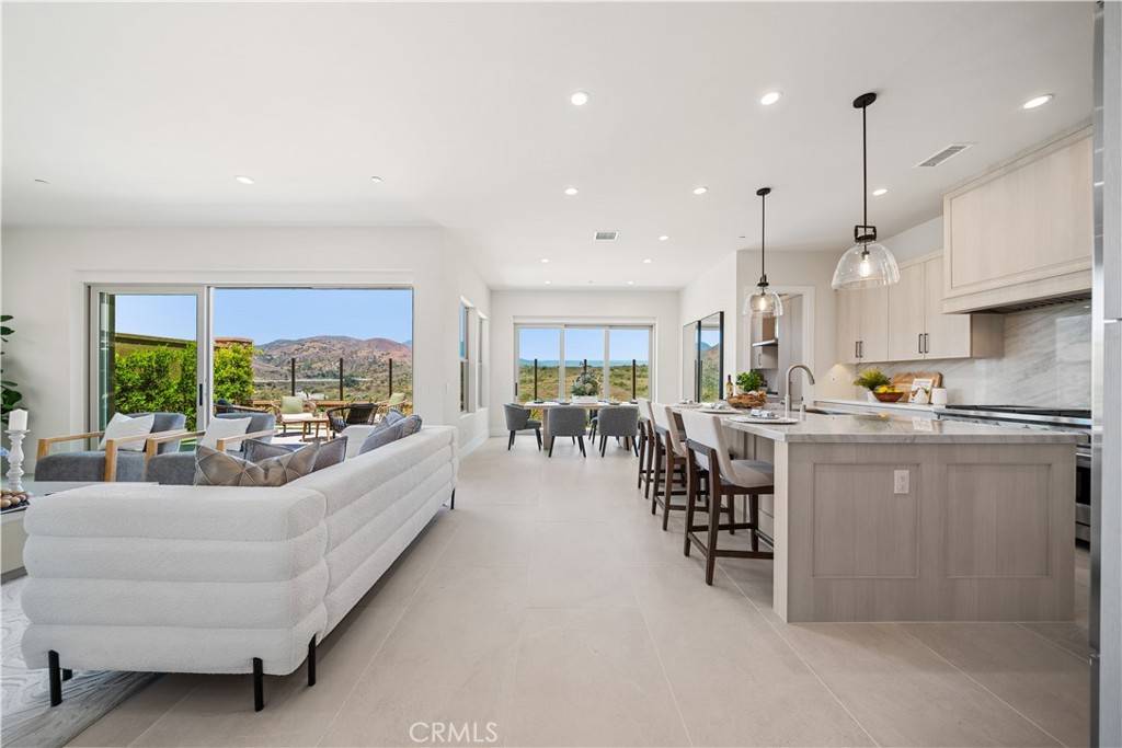 Irvine, CA 92618,122 Mossvine