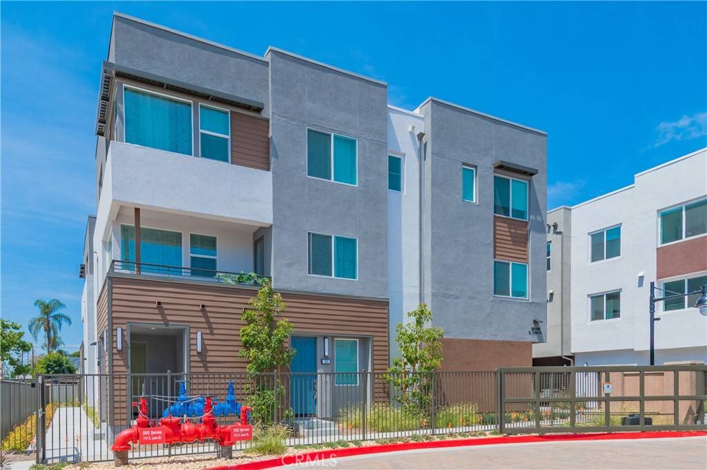 Santa Ana, CA 92705,589 S Lyon St