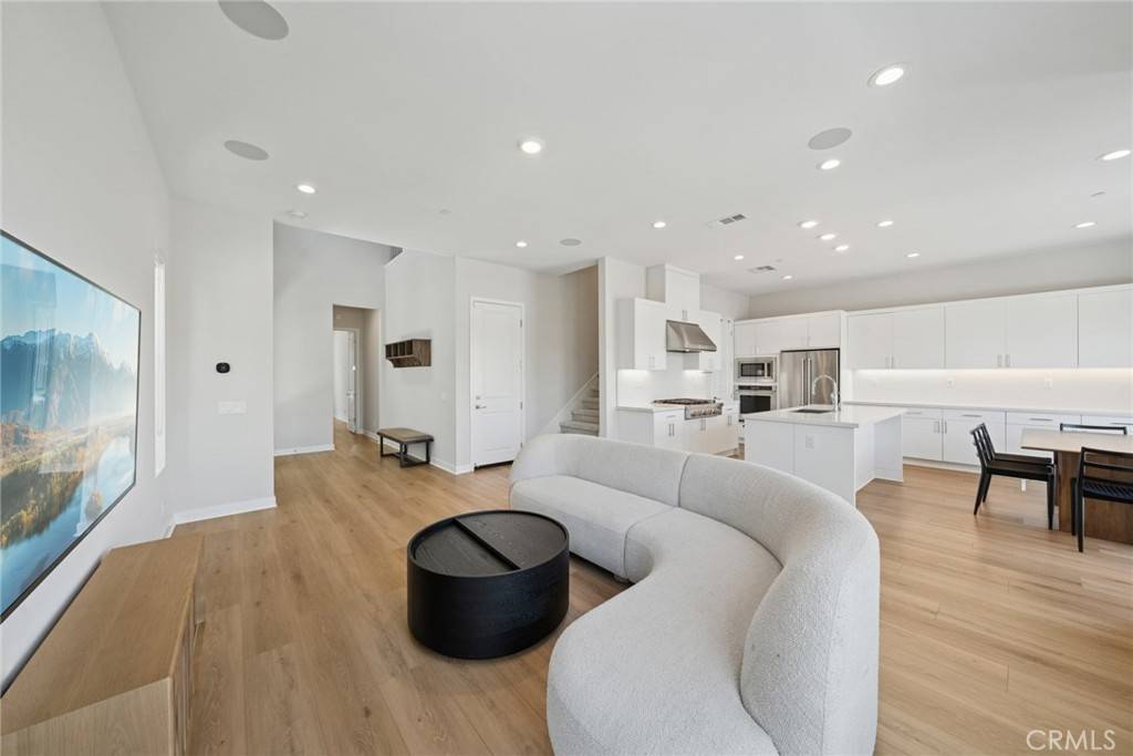 Lake Forest, CA 92630,211 Newton DR