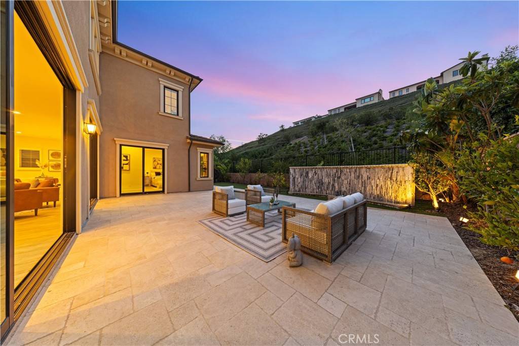 Irvine, CA 92602,111 great oak