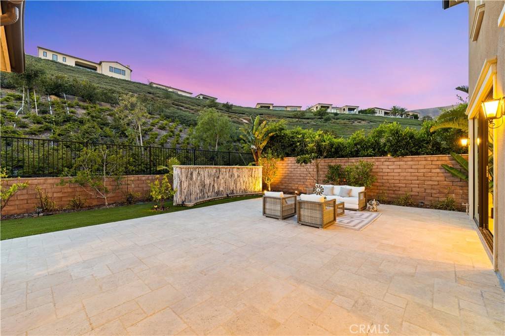 Irvine, CA 92602,111 great oak