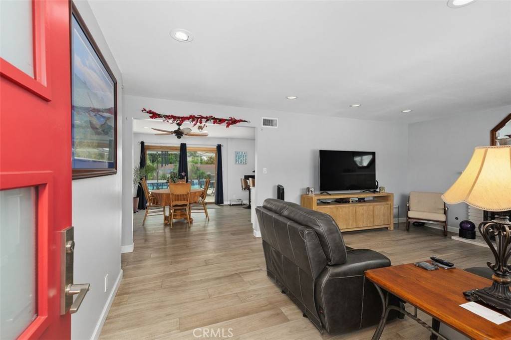 Westminster, CA 92683,5072 Cumberland AVE