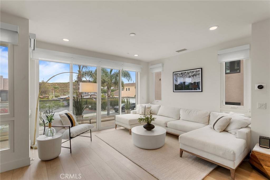 Newport Beach, CA 92663,5501 River AVE