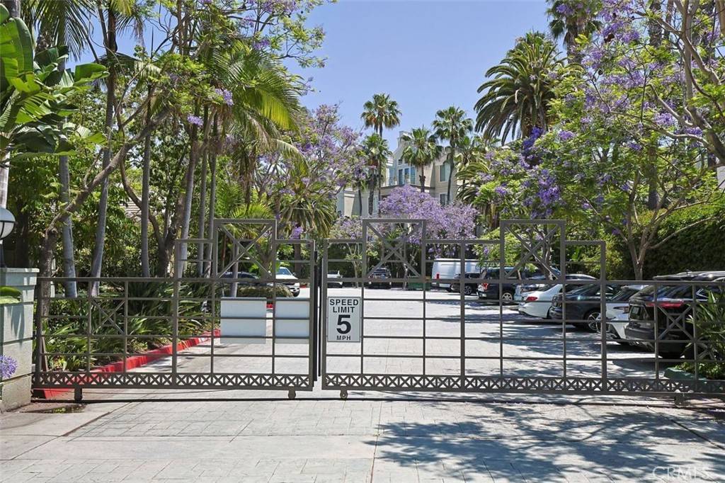 Irvine, CA 92612,2253 Martin #321