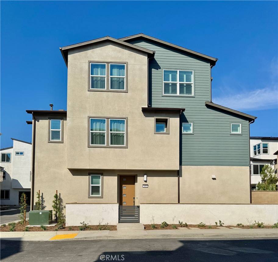 Irvine, CA 92618,450 Lobata