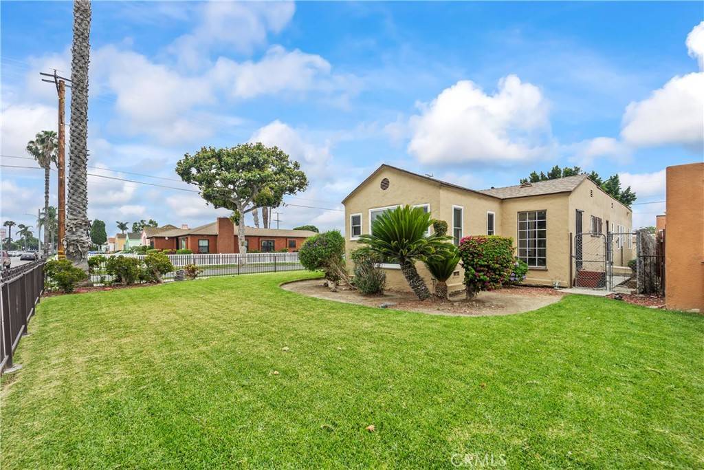 Compton, CA 90221,621 S Burris AVE