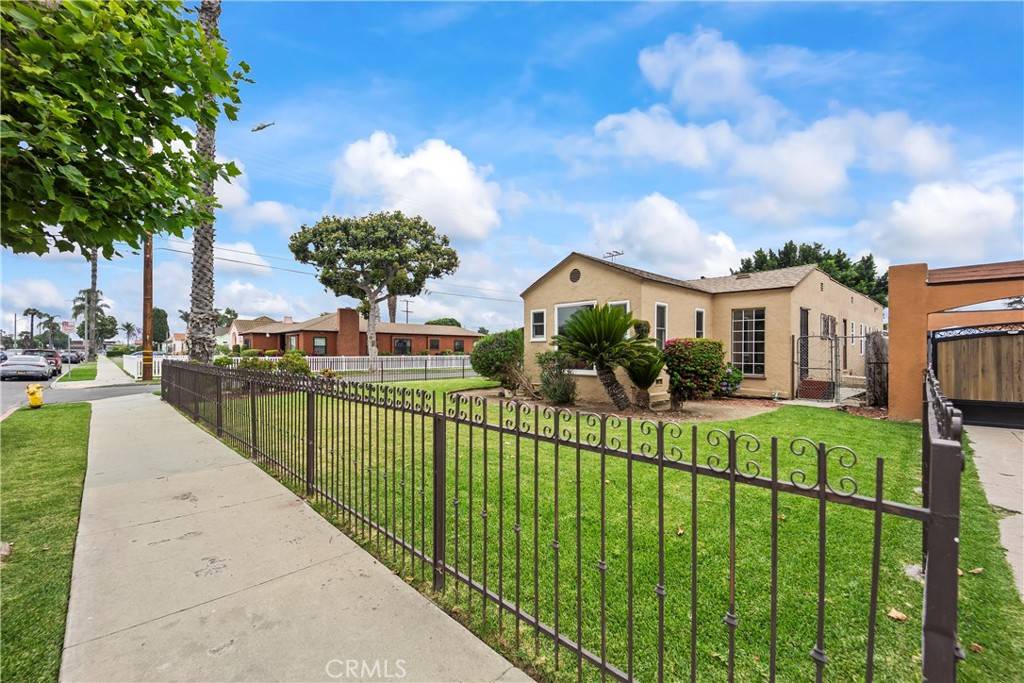 Compton, CA 90221,621 S Burris AVE