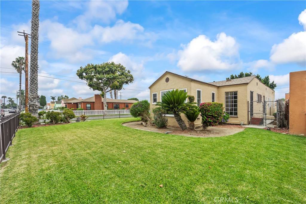 Compton, CA 90221,621 S Burris AVE
