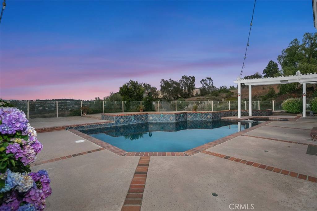 Laguna Niguel, CA 92677,31 Russell LN