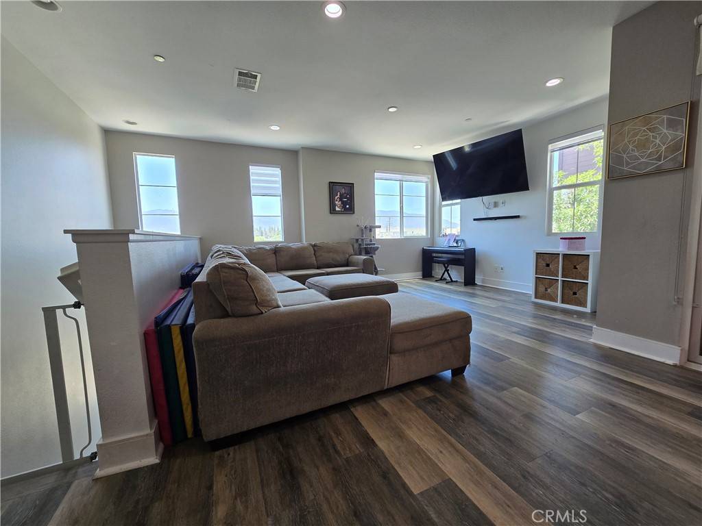 Corona, CA 92878,1014 Savi DR #104
