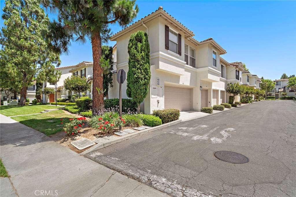 Irvine, CA 92618,811 Larkridge