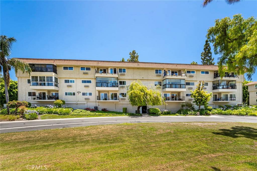 Laguna Woods, CA 92637,2385 Via Mariposa #1F