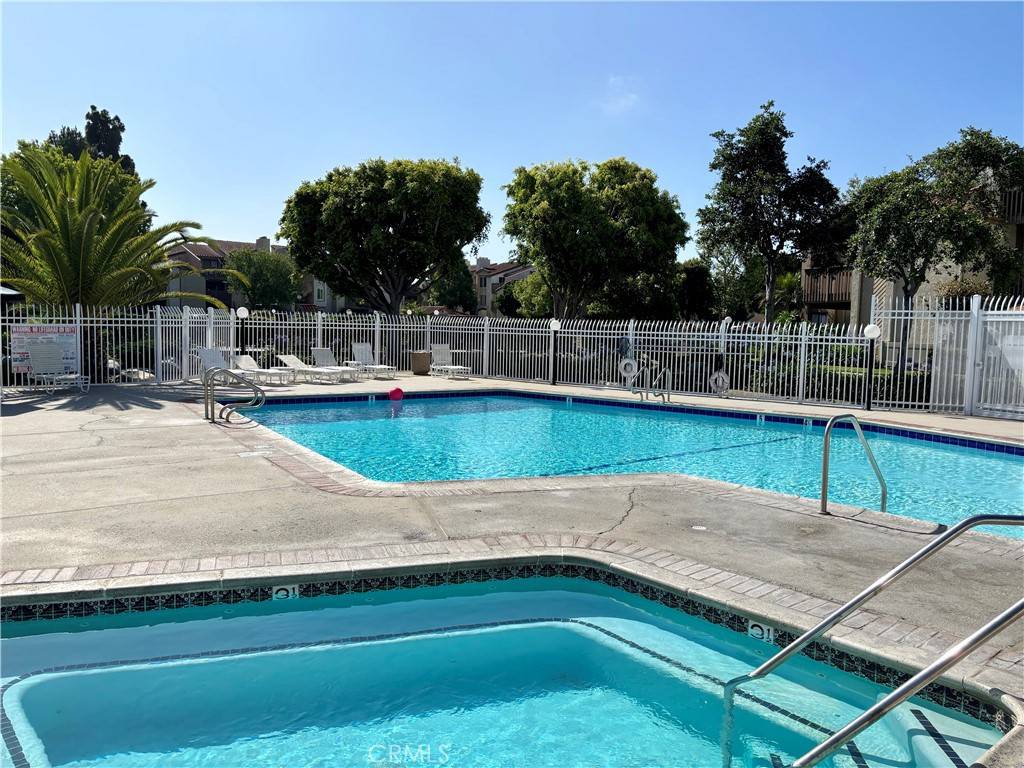 Huntington Beach, CA 92649,4791 Lago DR #304
