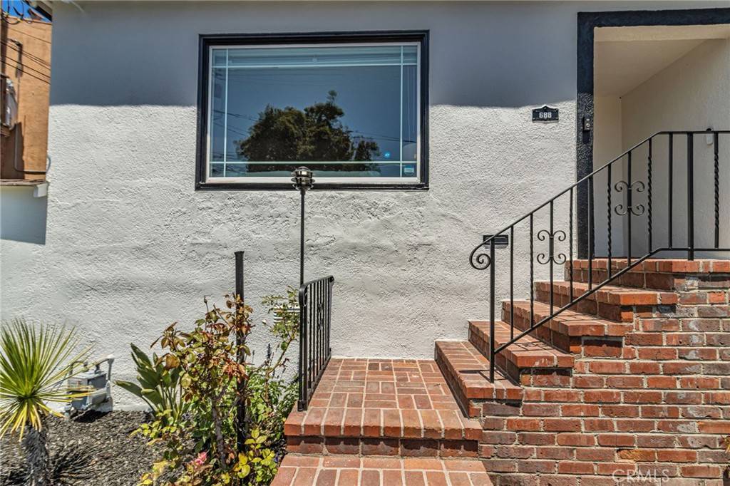 Oakland, CA 94609,688 66th ST