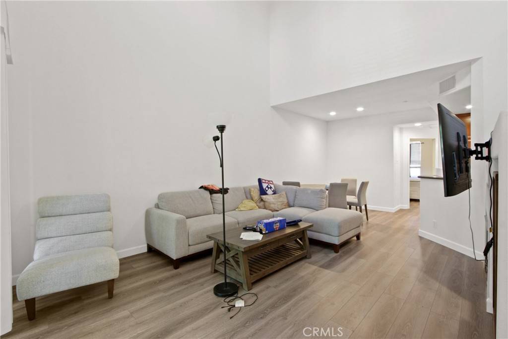 Irvine, CA 92603,80 Vermillion