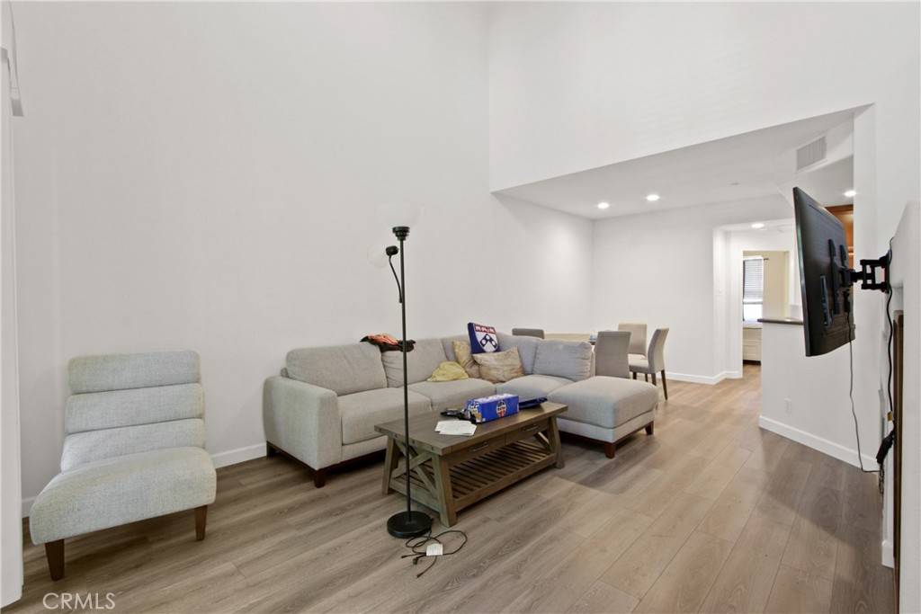 Irvine, CA 92603,80 Vermillion